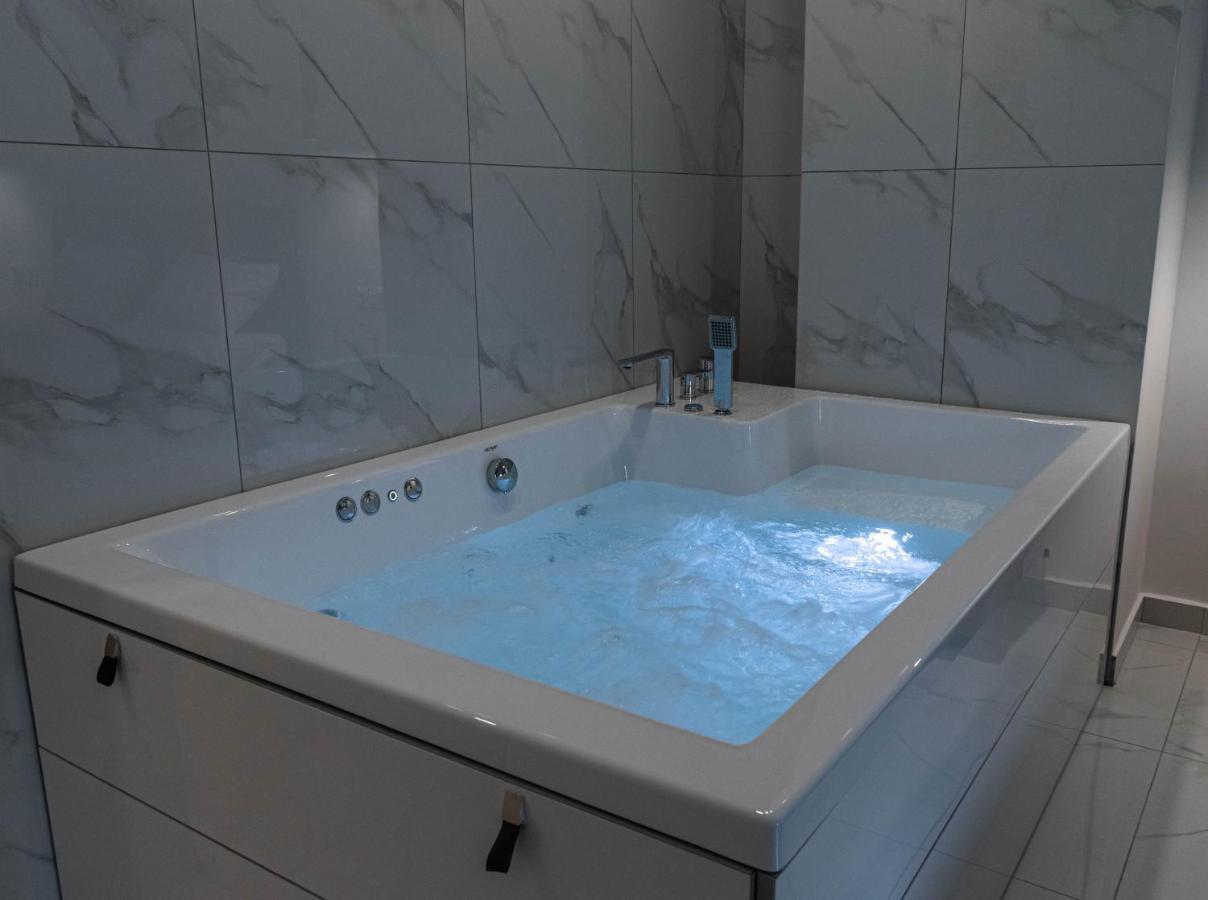 Athens Jacuzzi Apartment Esterno foto