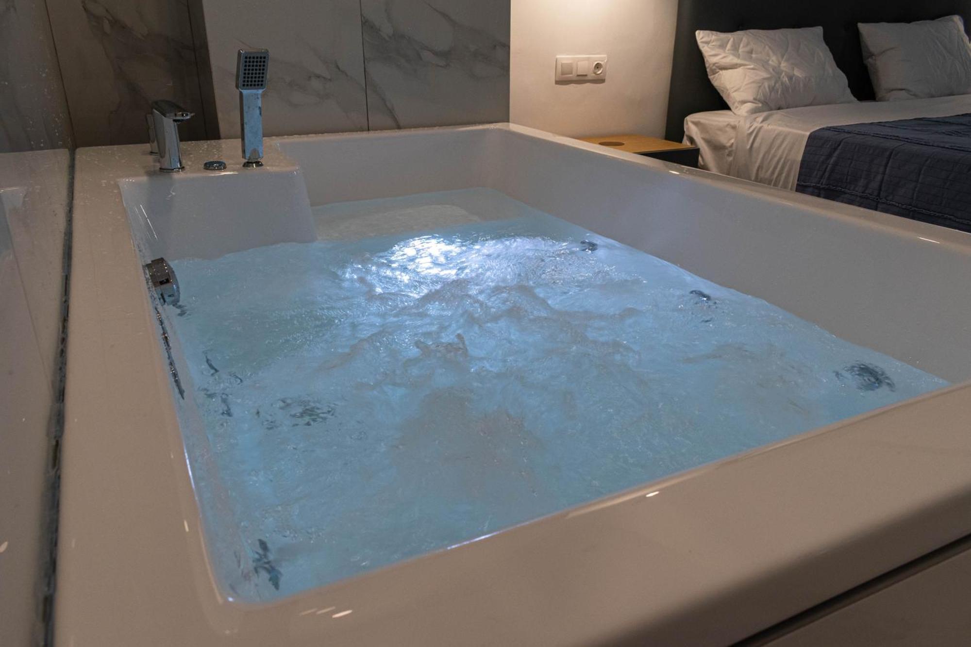 Athens Jacuzzi Apartment Esterno foto